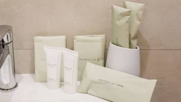 Classic Double Room | Hypo-allergenic bedding, minibar, soundproofing, iron/ironing board