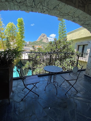 Deluxe Double Room, Mountain View | 1 bedroom, iron/ironing board, free WiFi, bed sheets