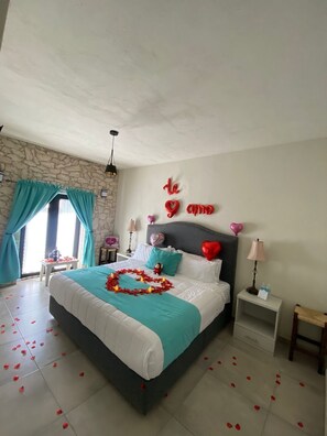 Chambre Confort, 1 chambre, balcon | Fer et planche à repasser, accès au Wi-Fi (inclus), literie fournie
