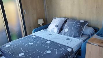 1 chambre, fer et planche Ă repasser, Wi-Fi gratuit, draps fournis