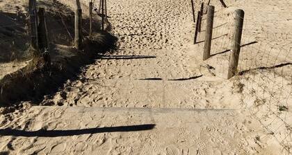STUDIO TINY HOUSE
Situé à proximité de la plages, piste cyclable et commerces
