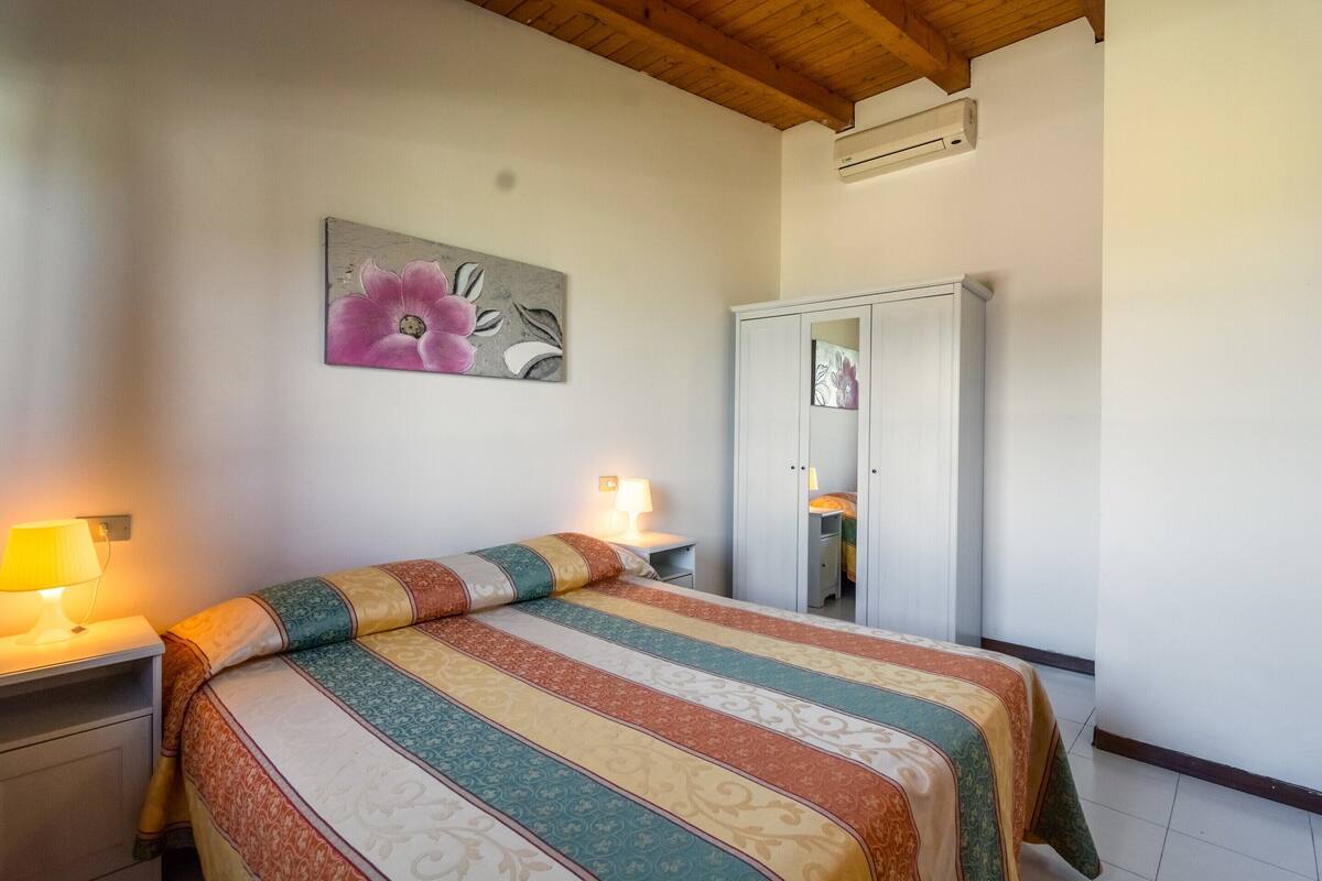 9 bedrooms, individually furnished, bed sheets