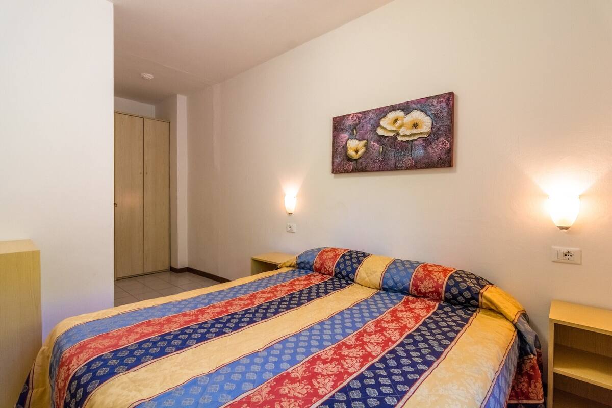 9 bedrooms, individually furnished, bed sheets