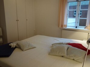 2 bedrooms, bed sheets