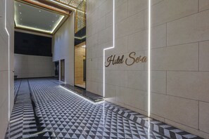 Property entrance - Hotel Sera Vadodara (Vadodara)