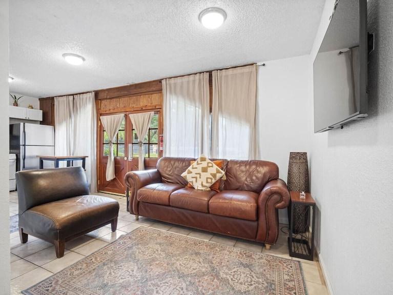 Relax & Unwind Peaceful, Private Retreat - Plant City, FL