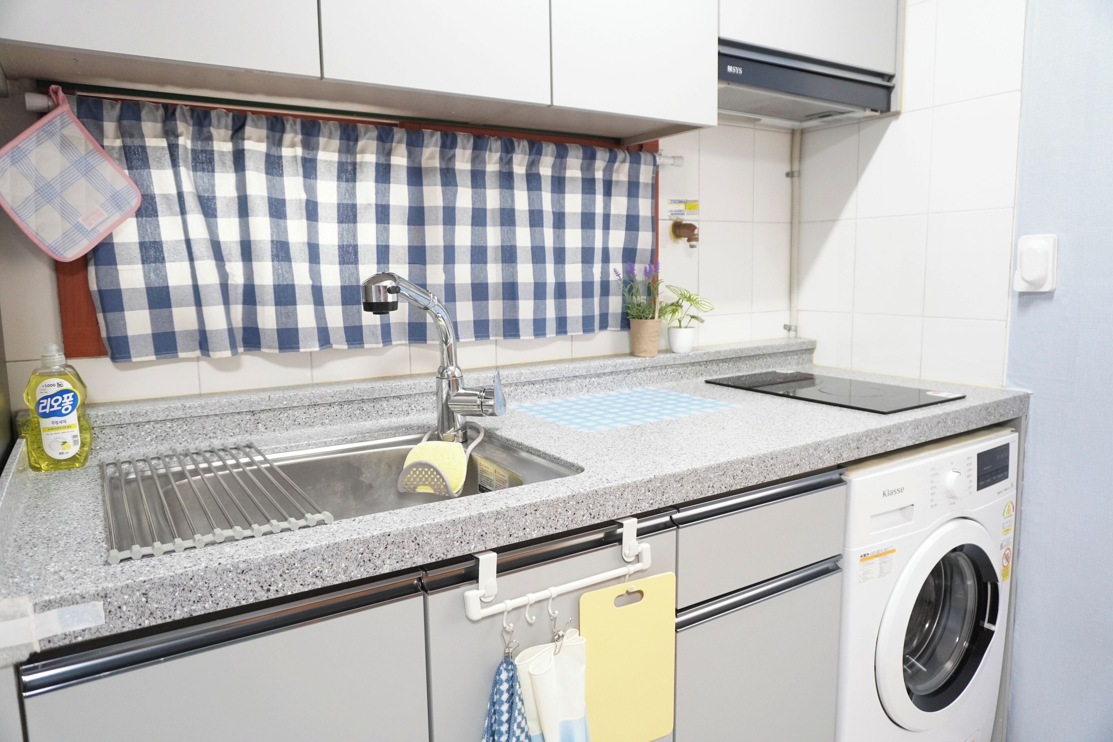 Fridge, microwave, electric kettle, cookware/dishes/utensils