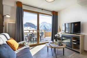 Televisie en een open haard