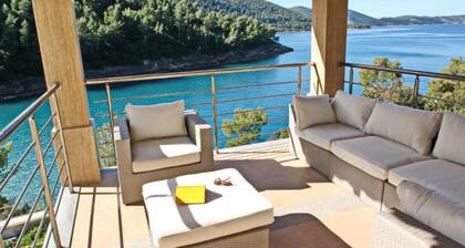Beachfront Luxury Villa With Private Pool and Stunning Sea Views