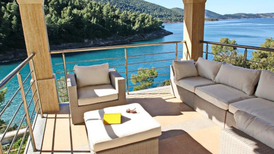 Beachfront Luxury Villa With Private Pool and Stunning Sea Views