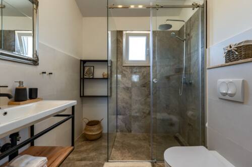 Villa (Rustic Villa Perosa With Heated Pool) | Salle de bain