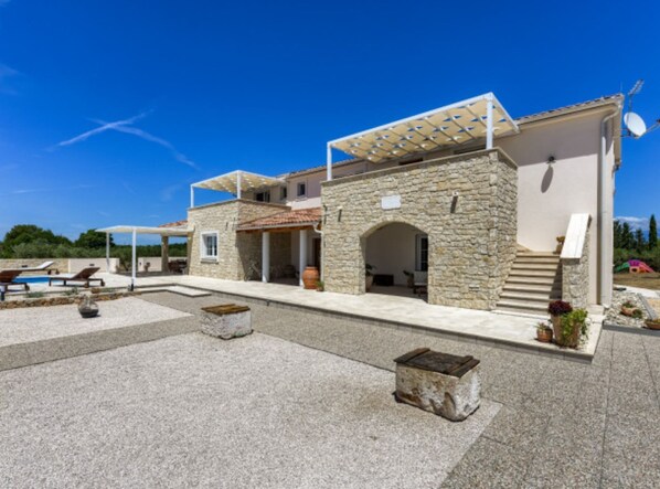 別墅 (Rustic Villa Perosa With Heated Pool) | 外觀