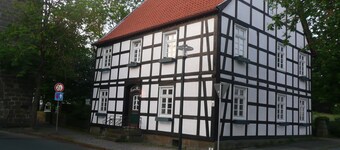 Apartment 'Ferienwohnung Im Torwärterhäuschen' with Shared Garden and Wi-Fi