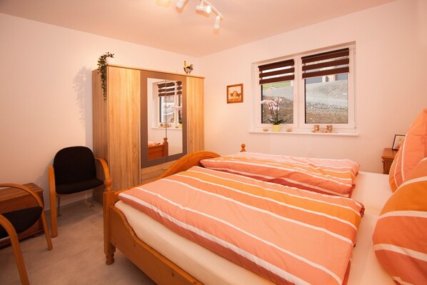 2 bedrooms, free WiFi, bed sheets, wheelchair access