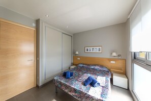 3 dormitorios, tabla de planchar con plancha, Internet