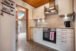 Refrigerador, horno, placa de cocina, lavavajillas