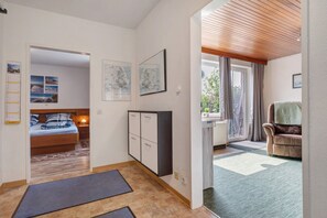 2 bedrooms, free WiFi, bed sheets - Apartment 'Haus Meyer' with Private Terrace, Private Garden and Wi-Fi (Cuxhaven)