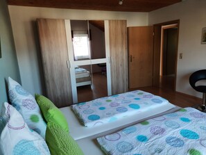 2 chambres, fer et planche à repasser, Wi-Fi gratuit, draps fournis