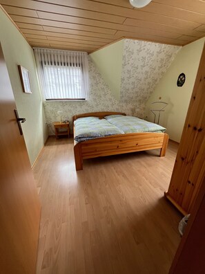 2 bedrooms, iron/ironing board, free WiFi, bed sheets - Apartment 'Heinz Romes' with Shared Terrace, Balcony and Wi-Fi (Wimbach)