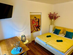 1 slaapkamer, een strijkplank/strijkijzer, gratis wifi, beddengoed