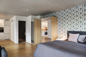 Iron/ironing board, free WiFi, bed sheets, wheelchair access