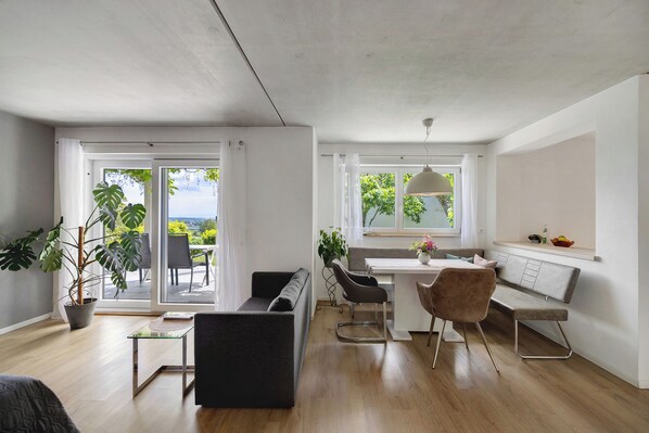 TV - Holiday Apartment 'Frieda' with Mountain View, Private Terrace and Wi-Fi (Frickingen)