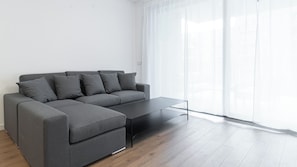 Apartamento (3 Bedrooms) | Área de estar | TV