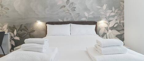 아파트 (3 Bedrooms) | 3 개의 침실, 책상, 다리미/다리미판, 유아용 침대