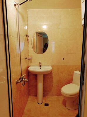 Apartment, Mehrere Schlafzimmer, Raucher | Badezimmer