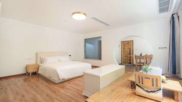 Deluxe Suite, Mountain View | Desk, laptop workspace, free WiFi