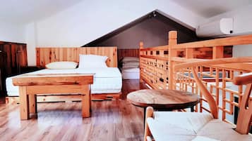 Dúplex de lujo, patio, vistas a la montaña | 1 dormitorio, escritorio, espacio para trabajar con un portátil