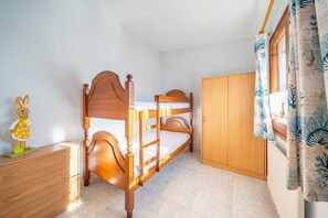3 dormitorios, tabla de planchar con plancha, Internet