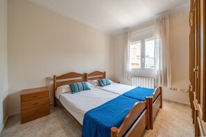 5 bedrooms, iron/ironing board, internet