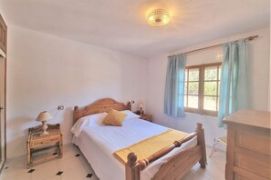 3 bedrooms, iron/ironing board, Internet