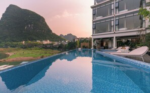 Outdoor pool - YANGSHUO SY TIME HOTEL (Guilin)