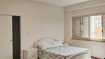 1 Schlafzimmer, Zimmersafe, Schreibtisch, kostenloses WLAN