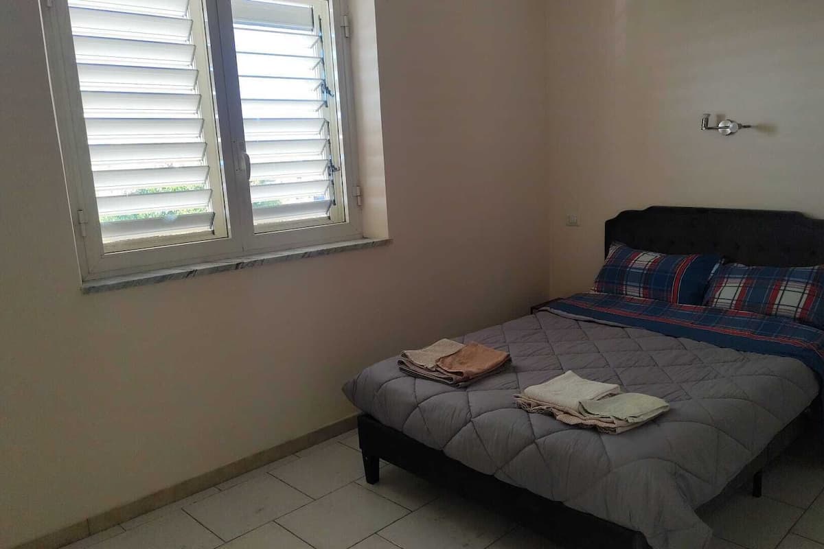 Triple Room | In-room safe, desk, free WiFi