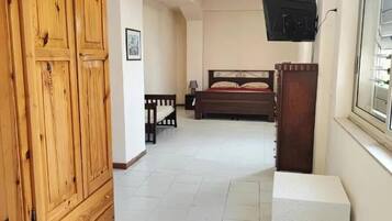 1 Schlafzimmer, Zimmersafe, Schreibtisch, kostenloses WLAN