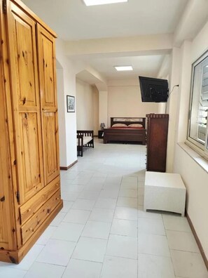 1 Schlafzimmer, Zimmersafe, Schreibtisch, kostenloses WLAN