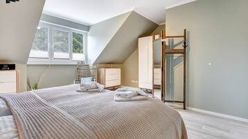 2 bedrooms, iron/ironing board, free WiFi