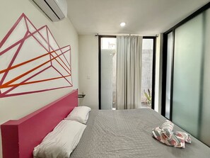 1 makuuhuone, työpöytä, silitysrauta/-lauta, Wi-Fi