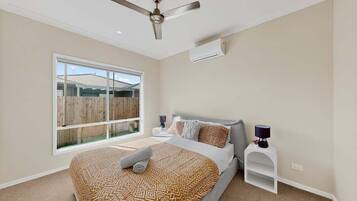 4 bedrooms, iron/ironing board, free WiFi, bed sheets