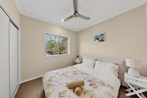 4 bedrooms, iron/ironing board, free WiFi, bed sheets