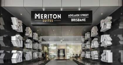 Cloud 17 Retreat - Meriton Soleil Private Apt 1B