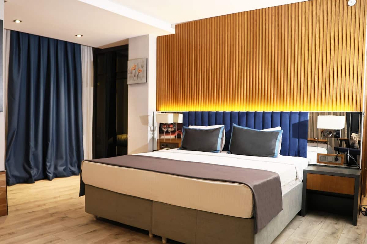 Premium-Zimmer, Meerblick | Bettwäsche aus ägyptischer Baumwolle, hochwertige Bettwaren, Minibar