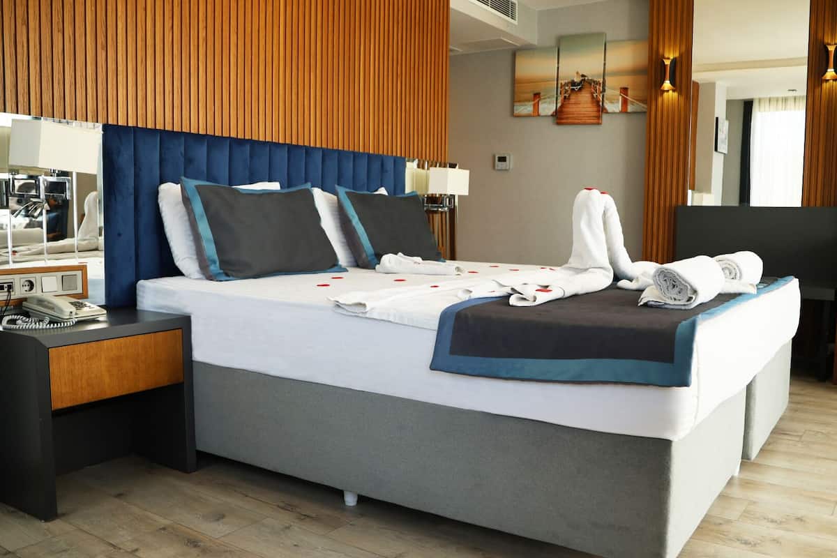 Premium-Zimmer, Meerblick | Bettwäsche aus ägyptischer Baumwolle, hochwertige Bettwaren, Minibar