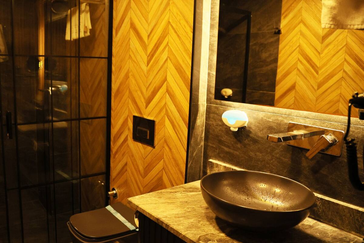 Premium-Zimmer, Meerblick | Badezimmer | Dusche, Haartrockner, Handtücher, Seife