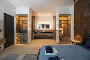 5 bedrooms, iron/ironing board, WiFi, bed sheets