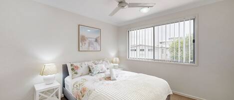 3 bedrooms, desk, iron/ironing board, free WiFi