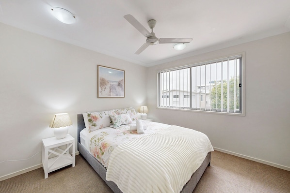 3 bedrooms, desk, iron/ironing board, free WiFi